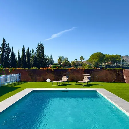 Casa De Madera La Parcela Malaga Exterior photo